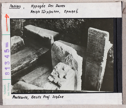 Vorschaubild Poitiers: Hypogée des Dunes. Hypogäum, Rechts Türpfosten, Epoche II 